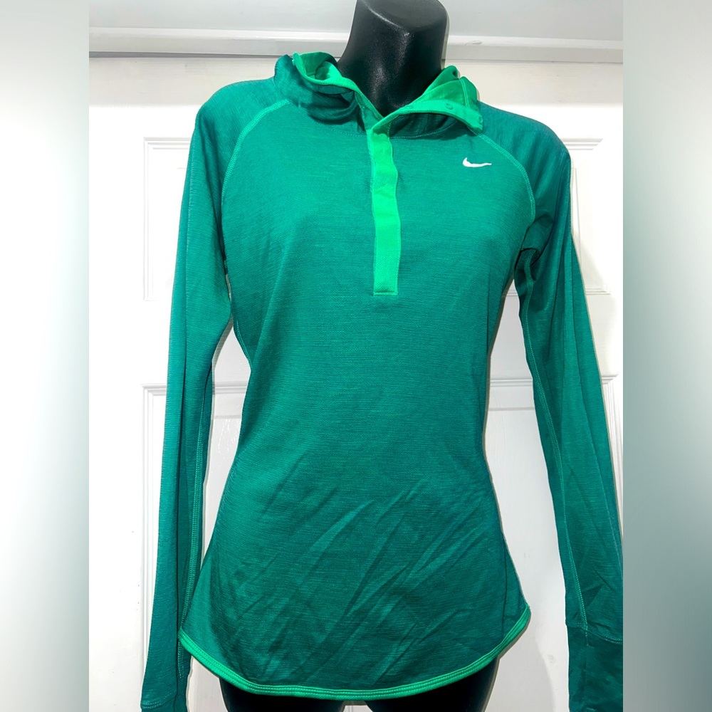 New without tag Nike women's workout  running top. Size Small